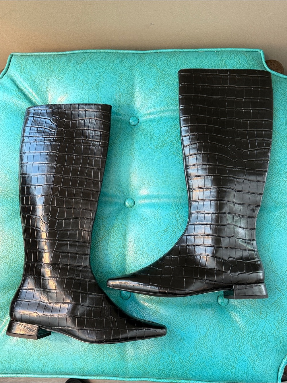 Gianni Bini Black Leather Croc-Embossed Textured Knee Boot Chic Stylish Edgy 8.5 - Picture 2 of 12